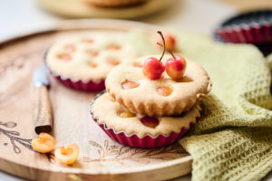 petits gâteaux aux cerises